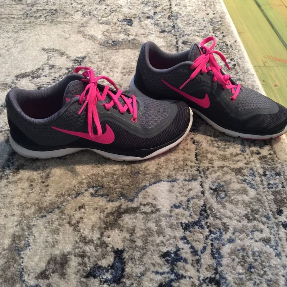 SOLD Women’s Nike’s